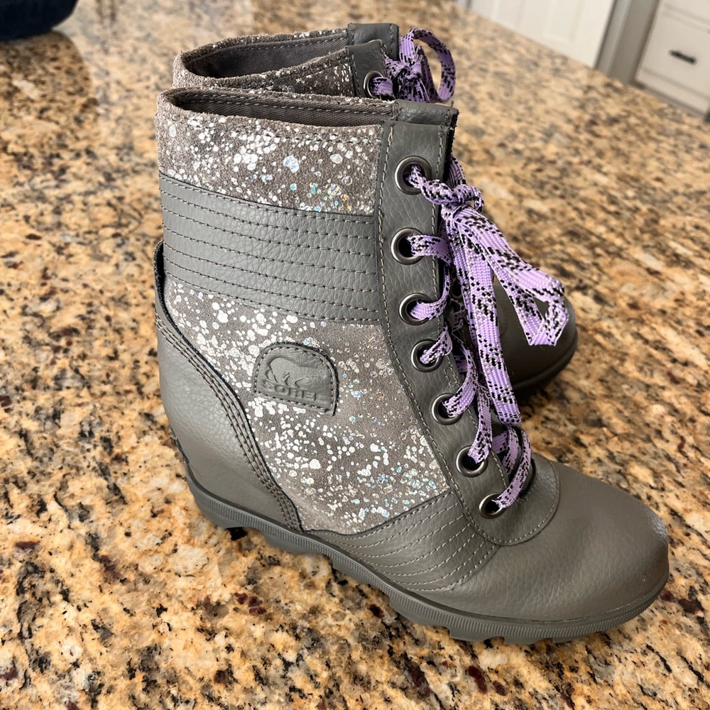 Sorel Gray and Purple Lace Up Boots